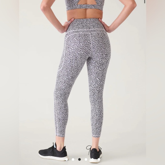 Athleta ULTIMATE STASH HIGH RISE 7/8 TIGHT - Picture 3 of 9